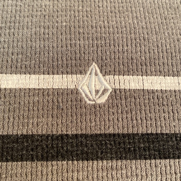 Volcom - men’s long sleeve shirt. Size XL - Picture 7 of 12